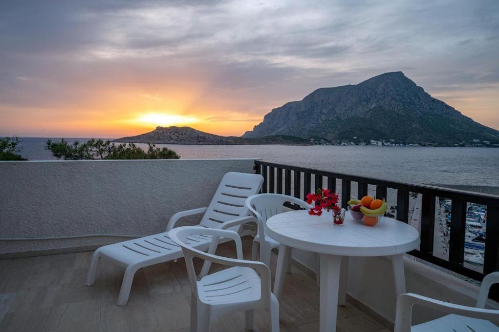 Pelagos Seafront Accommodation - George Myrties Екстер'єр фото