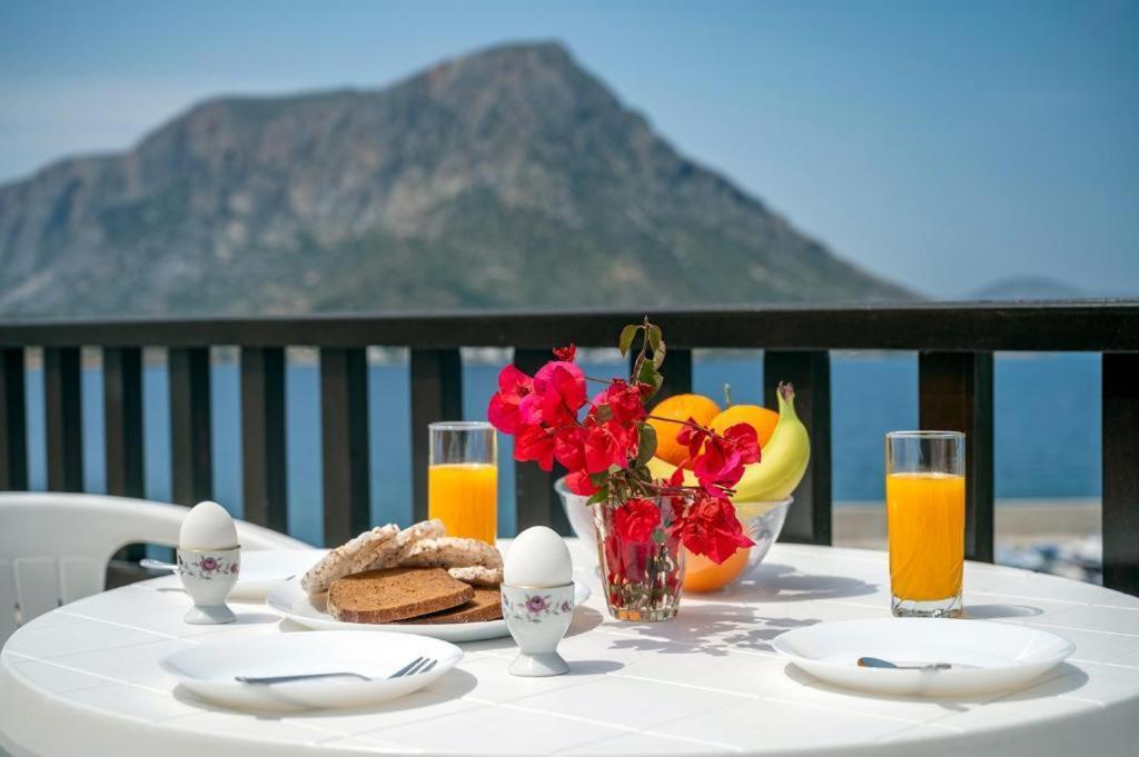 Pelagos Seafront Accommodation - George Myrties Екстер'єр фото