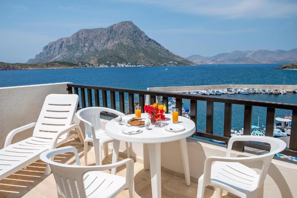 Pelagos Seafront Accommodation - George Myrties Екстер'єр фото