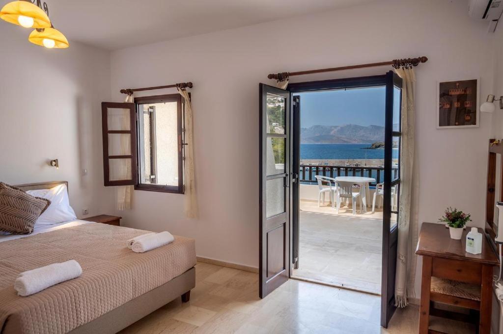 Pelagos Seafront Accommodation - George Myrties Екстер'єр фото